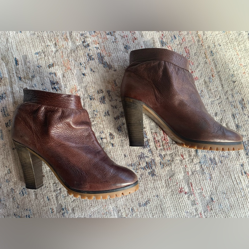 CHLOE ankle boots. Chic!